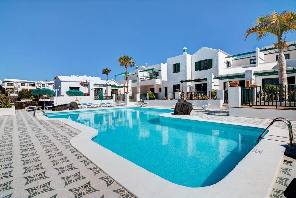 Apartamentos Las Acacias Пуерто-дель-Кармен Екстер'єр фото
