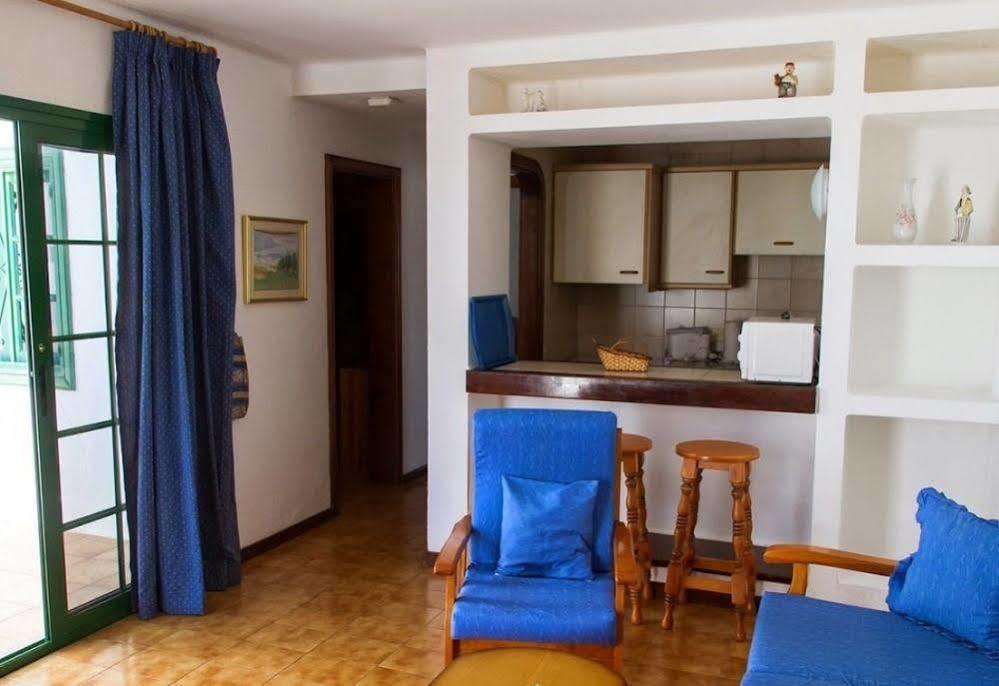 Apartamentos Las Acacias Пуерто-дель-Кармен Екстер'єр фото
