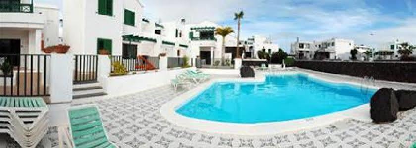 Apartamentos Las Acacias Пуерто-дель-Кармен Екстер'єр фото