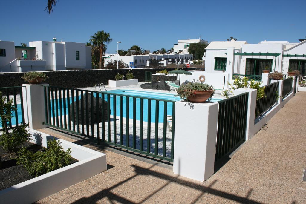 Apartamentos Las Acacias Пуерто-дель-Кармен Екстер'єр фото